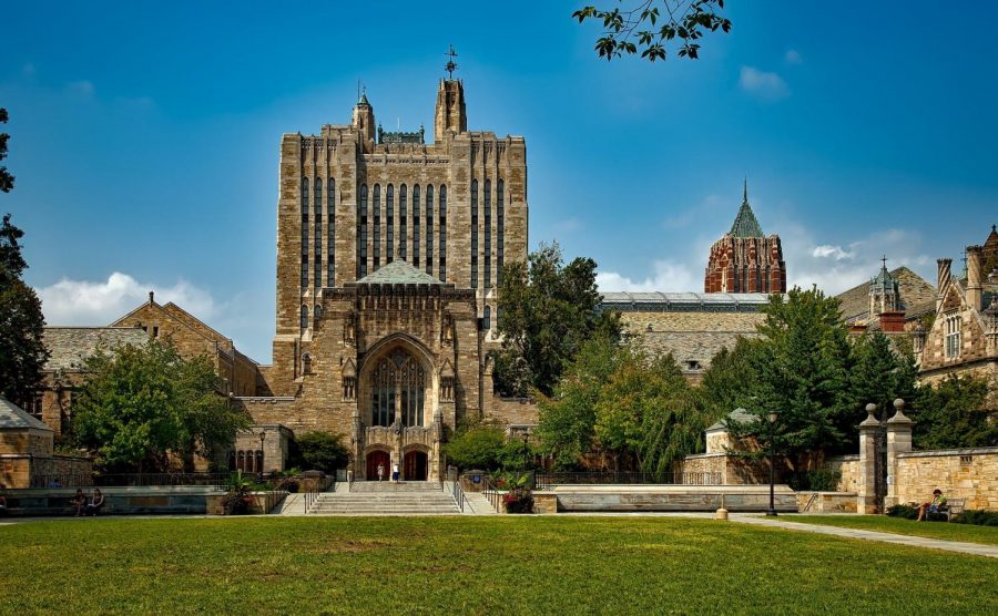 Yale+University+comes+under+fire+for+alleged+racial+discrimination+practices+in+its+admissions.+