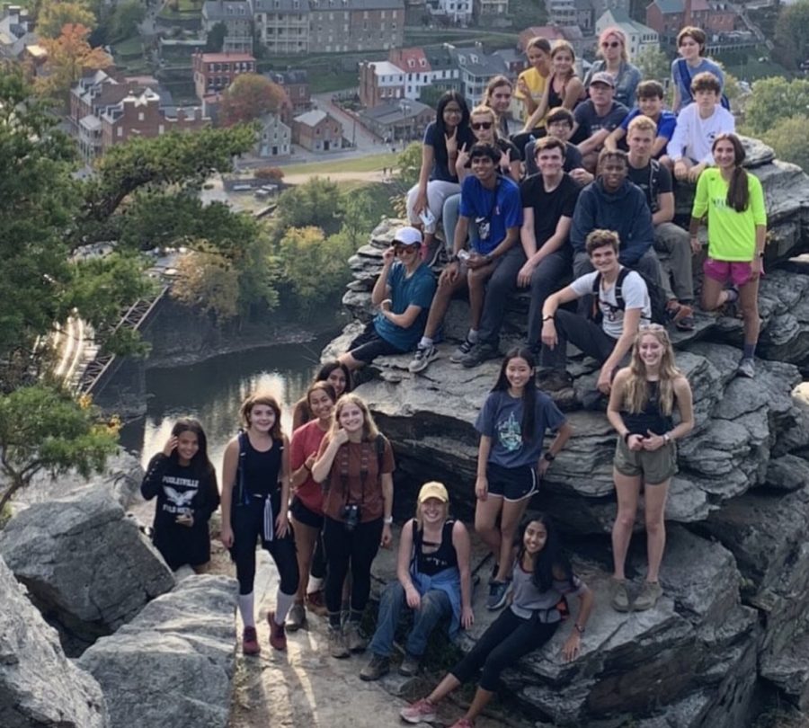Trail Club on a hike in Harpers Ferry (from @phs_trails on Instagram)